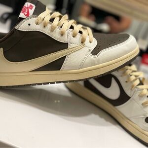 Jordan 1 low mocha Travis Scott
